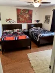4BR/3BA home, close to square, <2m from stadium - 4-Star