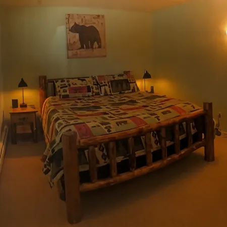 PineCone Lodge - 3 bed/2 bath - South Lake Tahoe (sleeps 6)