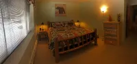 PineCone Lodge - 3 bed/2 bath - South Lake Tahoe (sleeps 6) - 4-Star