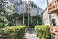 Little Creek Cove Beach Resort - Motels