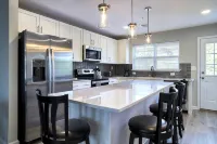 New Condo! Minutes from Sand Springs Golf Course & Wedding/Event Venue - Boutique