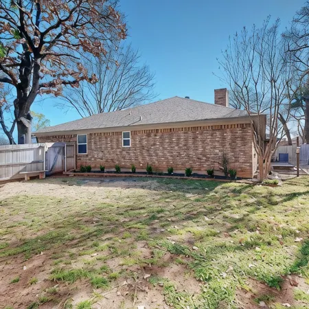 Spacious 5-Bedroom House with Wifi and Newly Furnished in Fabulous Arlington.