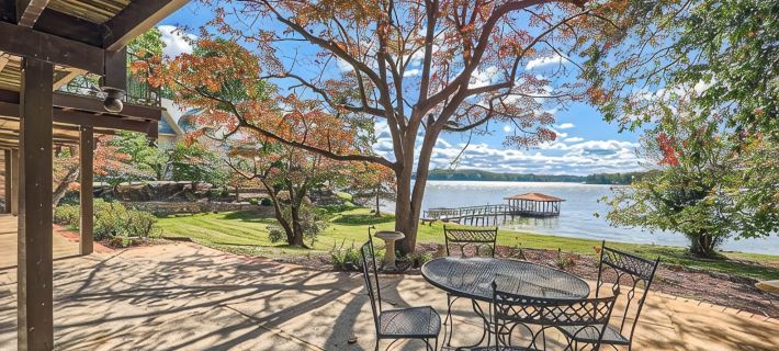 Dogwood Bay Hotels in Fallstown