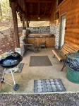 Adventurer's  Lodge, a charming 3-bedroom cabin with WiFi in quiet Lansing, WV. - シャレー