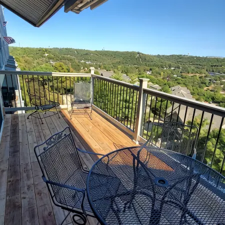 Treehouse Condos - Branson