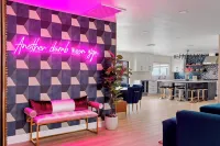 Sexy Boutique Estate in Fun Size - Swank Chill Vibe - Mill Ave - Spring Training - สระว่ายน้ำส่วนตัว