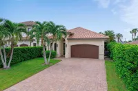 Home with Private Pool Oasis Minutes to Naples’ Best Beaches by Esthetic Stays - 4-Sterne