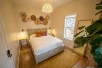 Jungalow Bungalow w/hot tub right across from WWU, close to downtown and shops! - Wifi