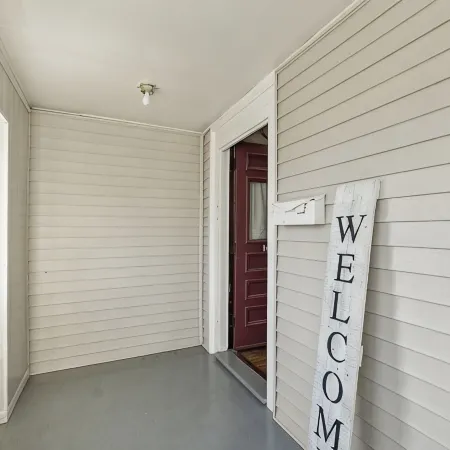 Luxurious 2 BD next to UMass sleep up to 8 with Gym