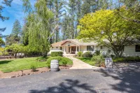 5 Bedroom, 6.5 Bath Luxury Home on 3+ Acres, 5 Min to Square - Private Pools