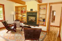 Tranquil Volcano Retreat with Rainforest Views - ブティック