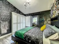 Amenity Paradise! Theater, Game-room, Mini Golf, Outdoor Bowling & Hot Tub! - 4 stjerner