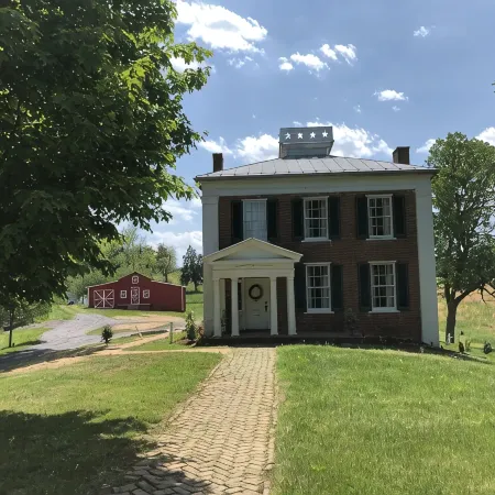 Historic Lexington Retreat - 5Br on Acres- Perfect for Families, Friends & Pets