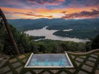 SkyHaüs @Lake Burton - World-Class Views, Infinity Hot Tub, 3 Grills, & Porches. - Villa