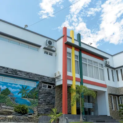 OYO 1559 Pondok Garuda Guest House Hotels near Mutiara SIS Al-Jufri International Airport