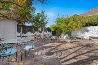 Historic Adobe Off 4th Ave, Near the U, Private Yard, Dogs OK! - Bungalows