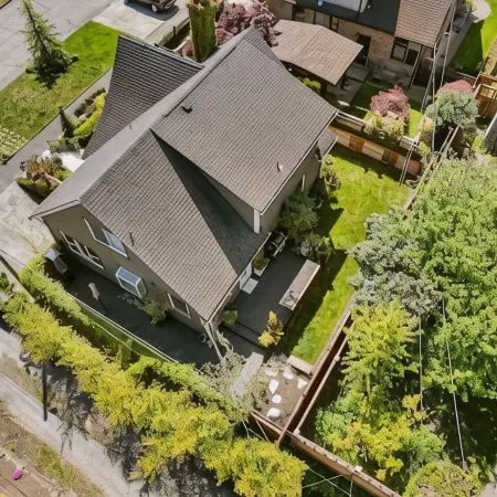 Cozy family home minutes from The University of Puget Sound!