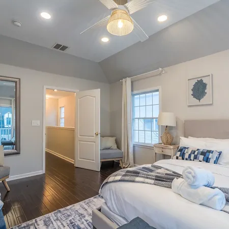 Luxury Beachside Vacation Getaway-OceanView, King beds, Steps to beach, Casino