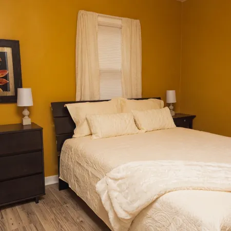 Delightfully quiet & cozy, middle of everywhere