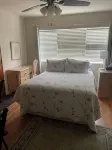Very quiet and peaceful room with private entrance and private bath - 3 ดาว