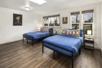 5Bd Spacious Seattle Home with Gameroom ~ Near Sea-Tac Airport! Hoteller i Rainier Valley