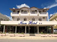 Neon Hotel - غرفة مطلة على الجبل