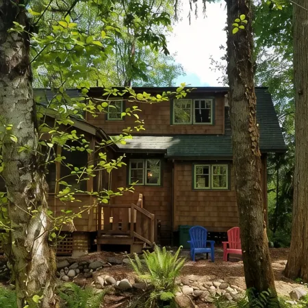 McKenzie Riverfront Cabin big screened-in porch, 1/2mi to Mckenzie River Trail