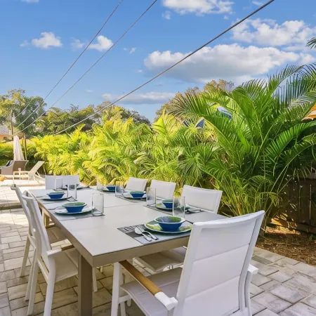 Clearwater Villa 6 Br, Heated Pool,  Mini Golf,  4K Projector Lounge Theatre