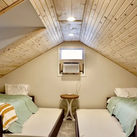 ARROWHEAD HIDEAWAY: Mountain Home - Hike, Golf, Kayak, & Near Baseball