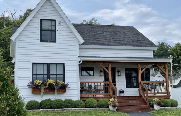 Walk to Weddings Venues, Local Shops, Dining, Coffee, Dog ok,Bank of NH Pavilion