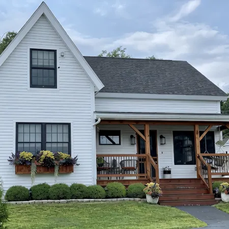 Walk to Weddings Venues, Local Shops, Dining, Coffee, Dog ok,Bank of NH Pavilion