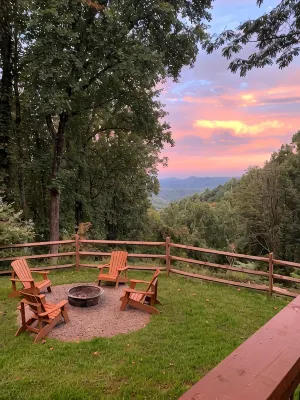 Secluded & Romantic, Blowing Rock, Views, Hot Tub - the Red Rover - Chalets