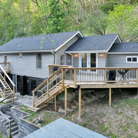 Creekfront Cabin on Tumbling Creek with 2 Bed, 2 Bath and Dog Friendly!