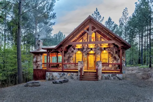 Legends Lair-Mountain Hideaway, Woodburning Fireplace, Hot Tub, Jetted Tub🔥🌊🌲 - Gym