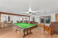 4 Bedrooms, Full Kitchen, Pool table, BBQ, Garage & RV Parking, Golf, Hiking -  Privatzimmer