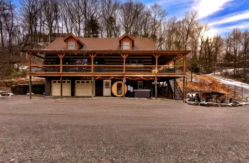 Amber Hills Lodge: Sauna,Golf Sim,Hot Tub,Theatre - 4-Star