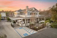 The Polo House and Bungalows - Parking