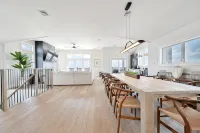 BEACHFRONT Multi-Family Home, 3 levels with decks! - Boutique