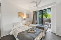 Resort Living < 10mins CBD ~ 2Bed / 2Bath / 1Car - Boutique