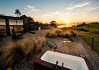 Eco Lux Mapua | Inlet Views, Outdoor Bath & Fire - アパートメント