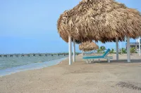 Seafront, 3 bedroom private villa, 6 guests, family vacation, activities nearby - Villas