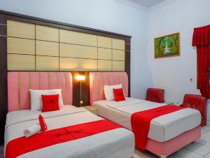 RedDoorz Plus Syariah Near Stasiun Pekalongan 2