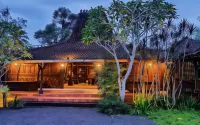 Joglo Plawang Villa & Resort 위사타 페틱 스트로베리 KWT 사라나 레지키 주변 호텔