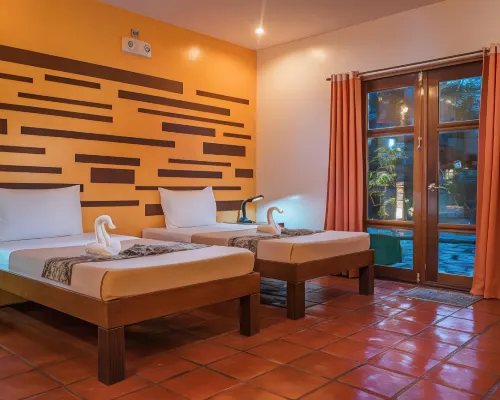 Acacia Tree Garden Hotel Các khách sạn gần Bãi biển Pristine