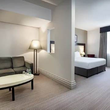Leonardo Hotel Cardiff