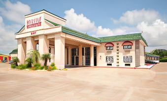 Best Price Motel & Suites - Housity