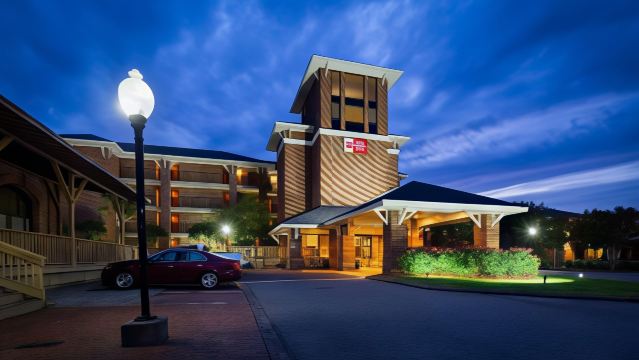 Best Western Plus Coastline Inn