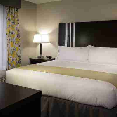 Holiday Inn Express & Suites Madison Central Rooms