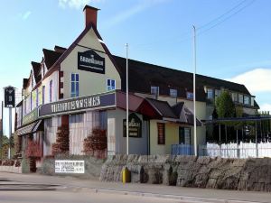 The Highwayman Inn