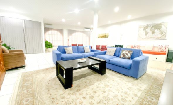 Spacious Family-Friendly Villa with Swimming Pool